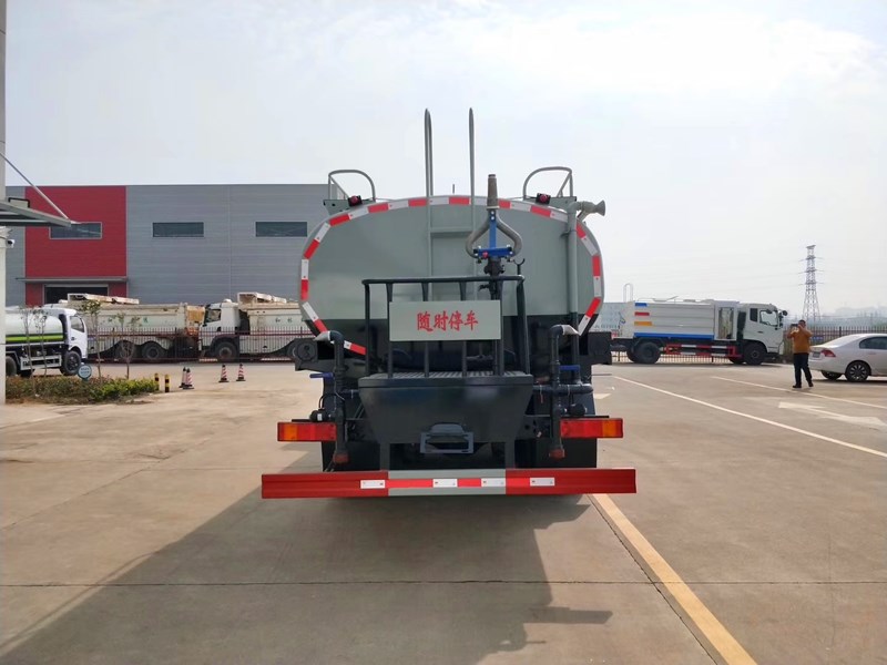 ���������|�L�������p��20����ˮ܇��·ϵ�y(t��ng)�� �ɹܵ�����λ��ͨ���y��ֱͨ���y���^�V�W(w��ng)����ˮ�ڣ�ǰ�_������(c��)������λ��(c��)����������ƽ�_�����G����ˮ���ڣ��M���� 