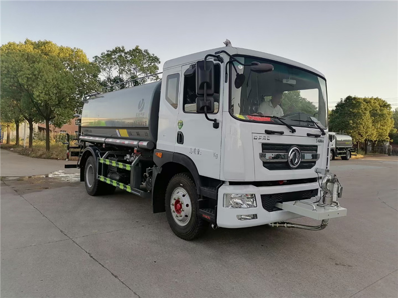 ������12����ˮ܇ǰ��늄�(d��ng)��ˮ�ں����F���։m܇-�|�L(f��ng)12����ˮ܇���a(ch��n)�S��