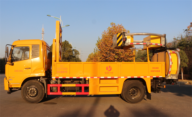 �|�L���\�S�Ʒ�ײ܇-�|�L���ٹ�·��ײ܇